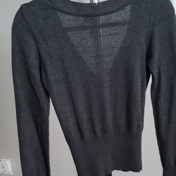 Long sleeve Gray buttoned down sweater - Picture 4 of 10